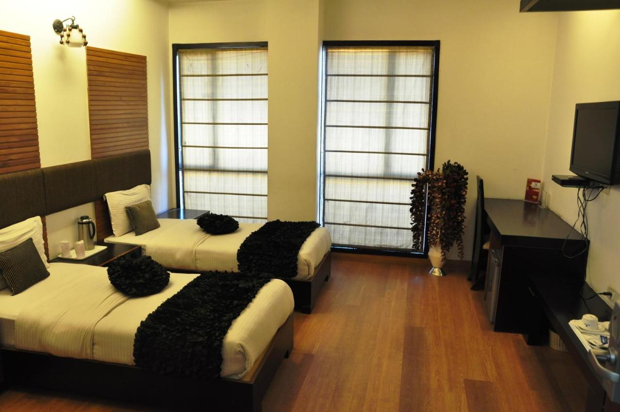 Hotel Hari's Court & New Delhi
