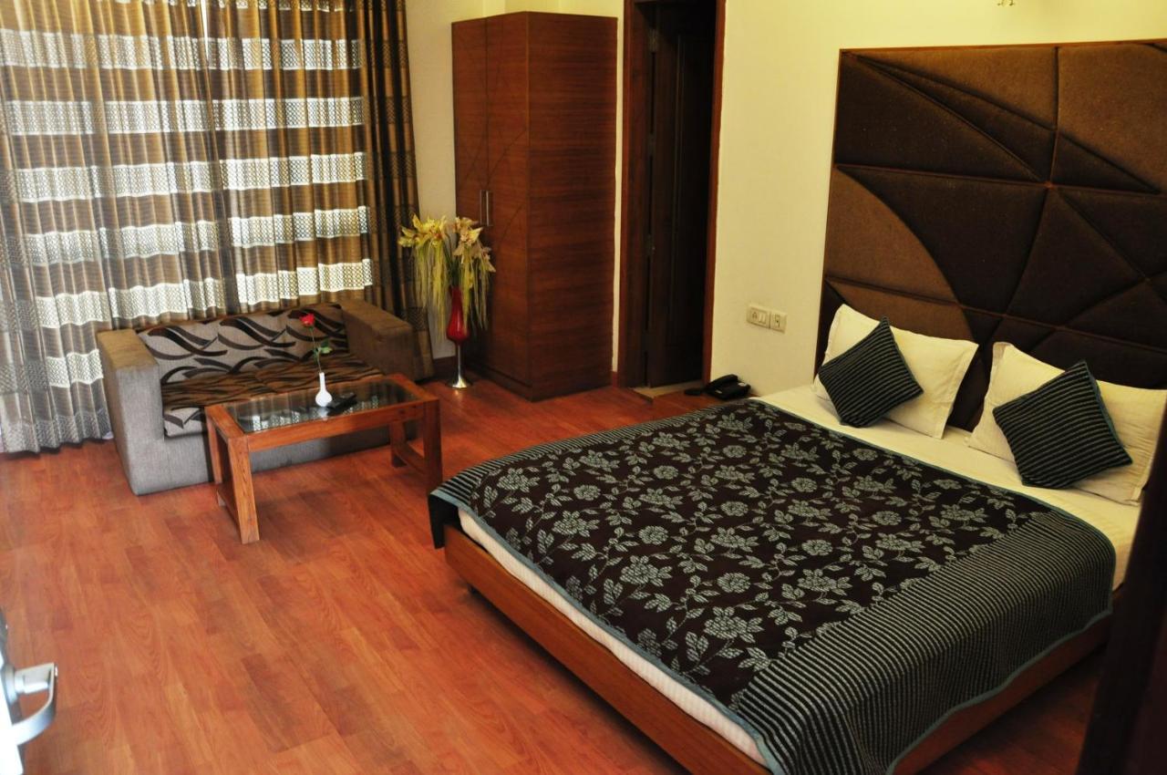 Hotel Hari's Court & 3*