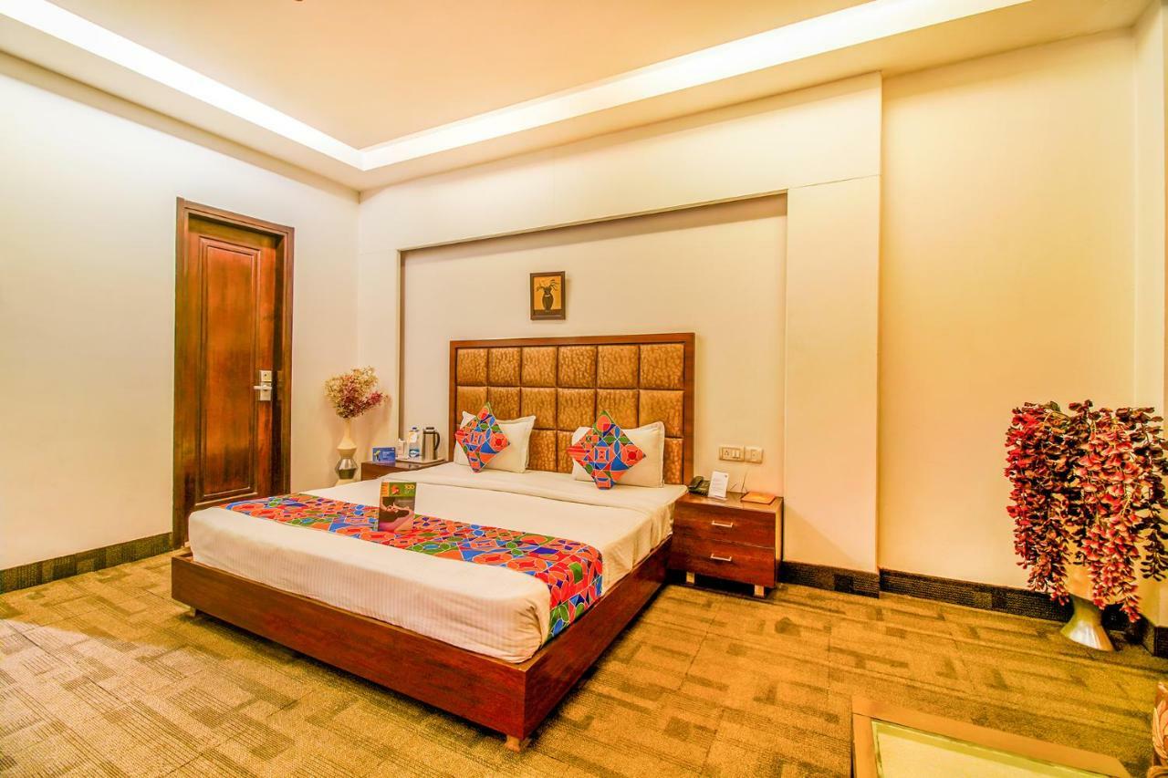 Hari's Court & Hotel